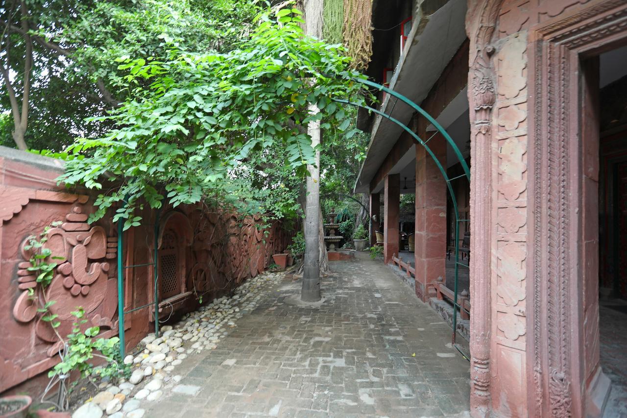 نويدا Oyo 1427 Hotel Malhar Haveli المظهر الخارجي الصورة