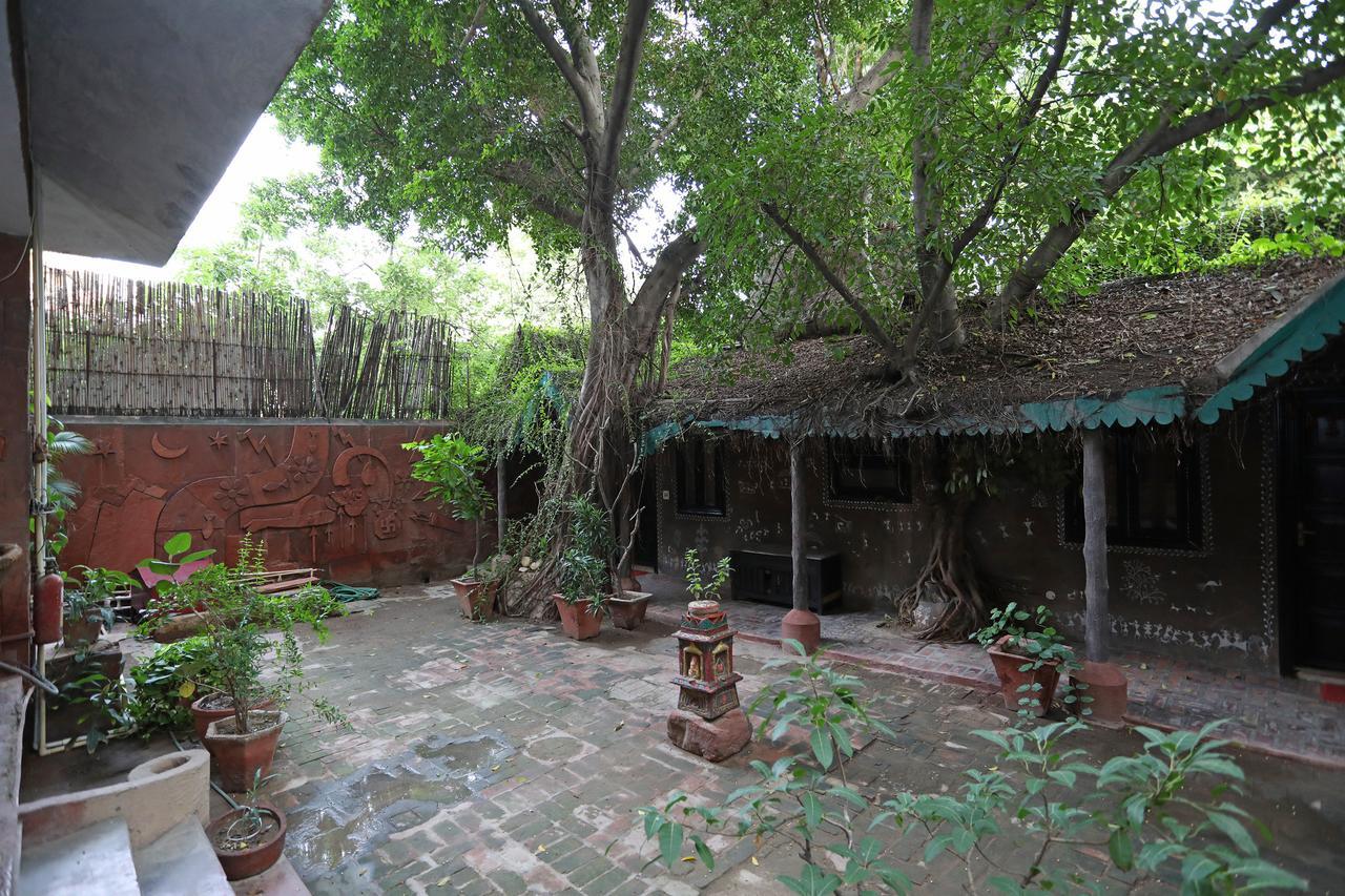 نويدا Oyo 1427 Hotel Malhar Haveli المظهر الخارجي الصورة
